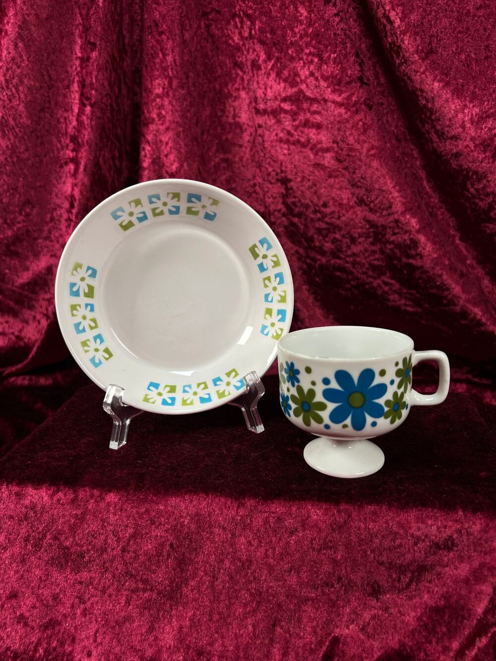 Vintage 1970s Pedestal Mug & Saucer Mismatched Set - Groovy Blue Green Daisies